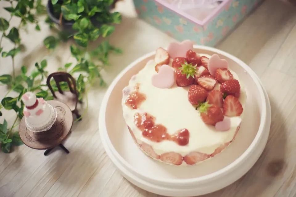 お誕生日に💕フレジェ風レアチーズケーキ|ゆいか＊さくママさん