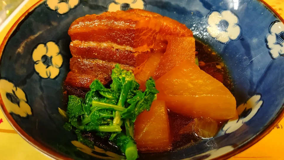 Snapdishの料理写真:豚の角煮と大根煮|Gauche Suzukiさん