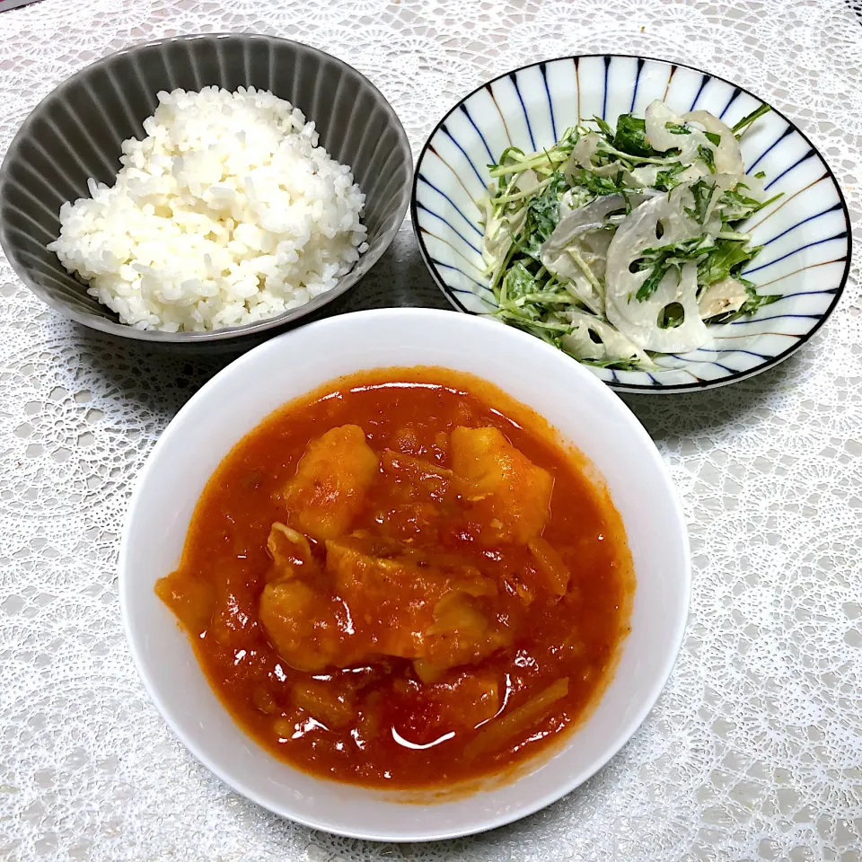 Snapdishの料理写真:チキンと根菜のトマト煮込み🍅、蓮根と水菜の胡麻マヨサラダ|FKTMPさん