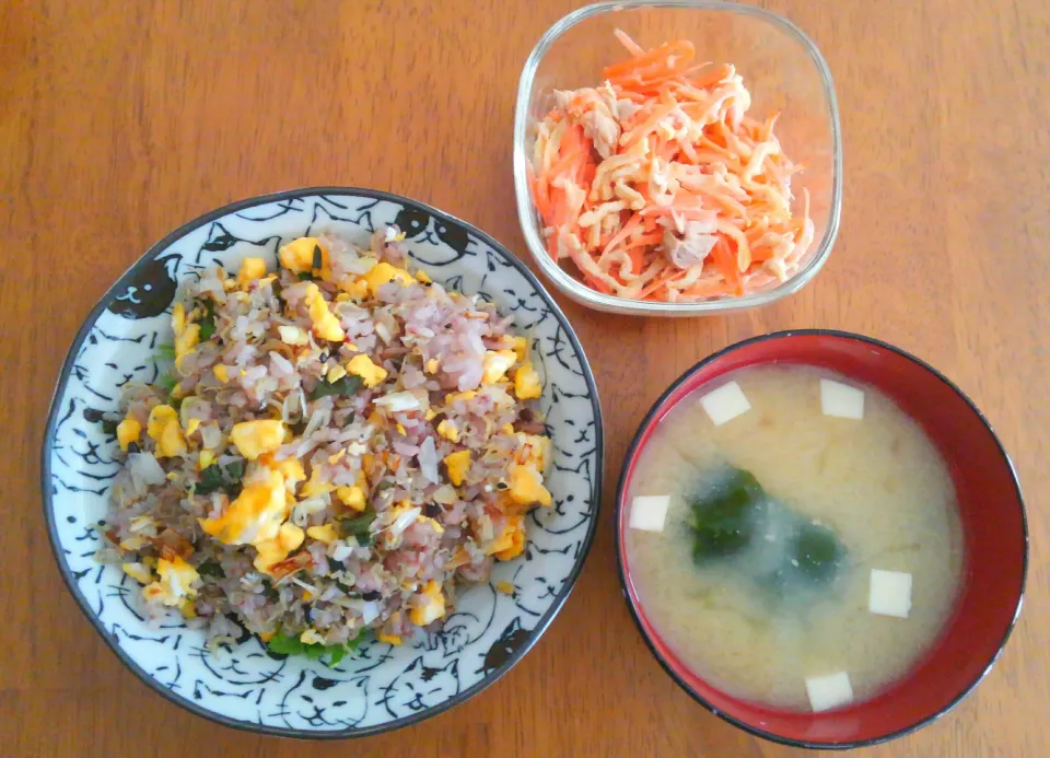 ２月１４日　揚げじゃこ炒飯　ツナと切り干し大根のマヨサラダ　わかめと豆腐のお味噌汁|いもこ。さん