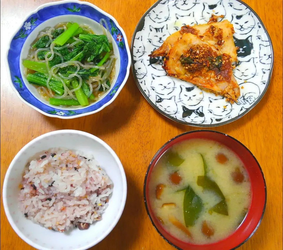 ２月１５日　鯵の梅大葉ごま焼き　小松菜としらたきのおひたし　なめことわかめのお味噌汁|いもこ。さん