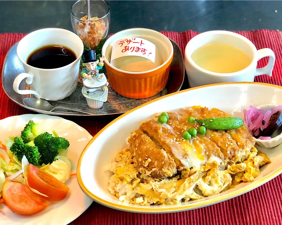 Snapdishの料理写真:カツ丼　Cook House Tsubaki|Toshimasa Chibaさん