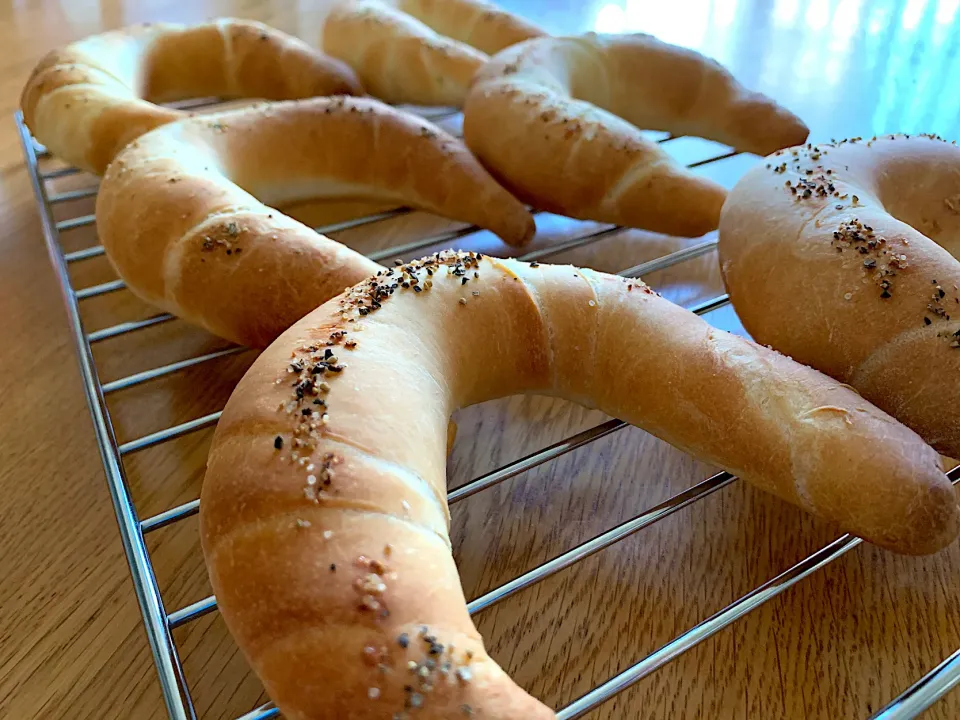 Snapdishの料理写真:クレセントロール🥐　三日月形パン🌙手作りパン|いちごさん