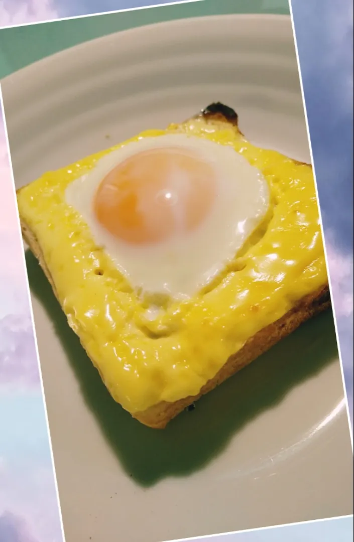 先週焼いた全粒粉食パンdeパズーの目玉焼きパン❗️|かずにゃさん