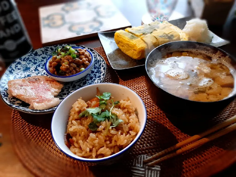 中華風炊き込みご飯で遅い朝食꙳★*ﾟみつばだし巻き꙳★*ﾟ赤魚|くろねこじったん‍さん