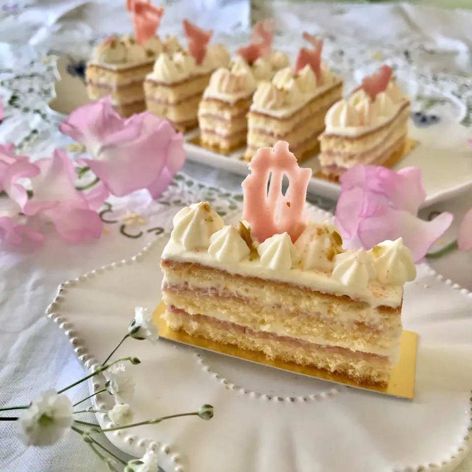 ホワイトチョコのガナッシュケーキ✨🍓🍰|エンジェルさん