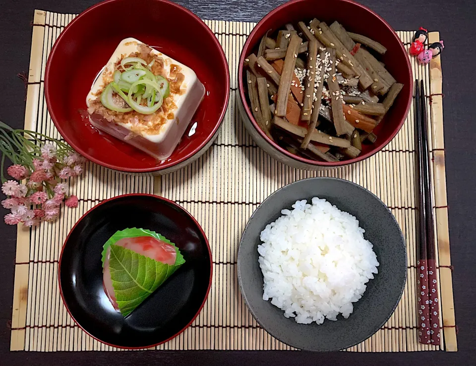 Snapdishの料理写真:Kinpira Gobo and Tofu|Ae+ Patchaさん