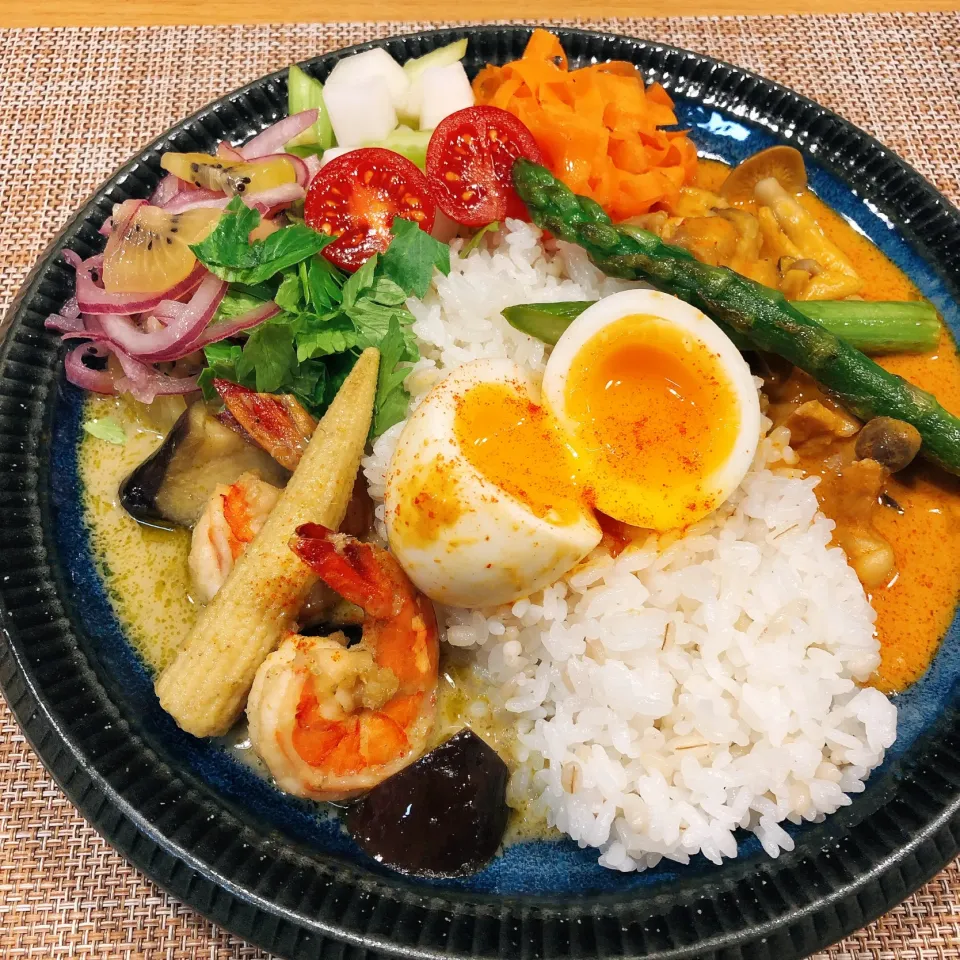 Snapdishの料理写真:あいがけカレー🍛|みかんさん