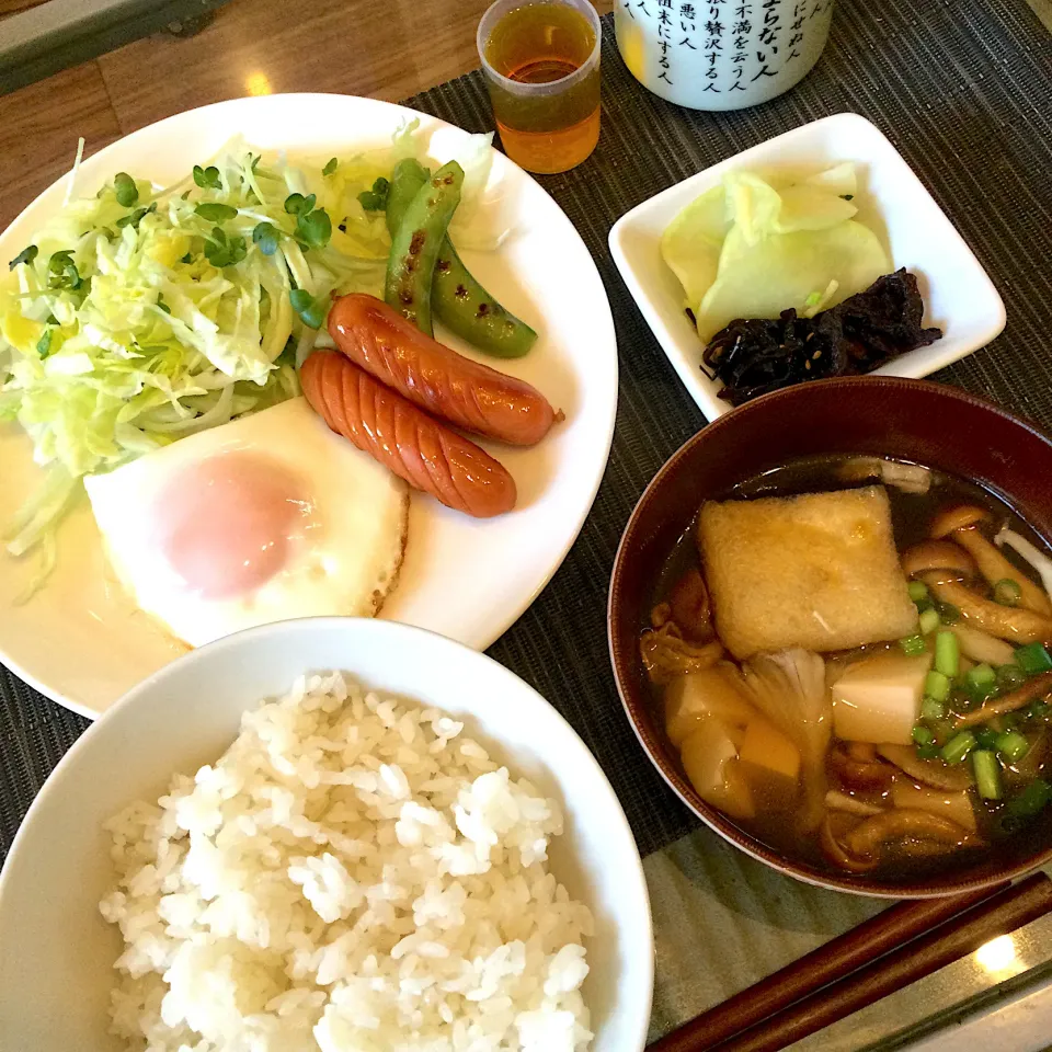 2021年2月21日男前美容師の手作り朝ごはん　目玉焼き🍳　キノコのお吸い物　∠( `°∀°)／|Booパパさん