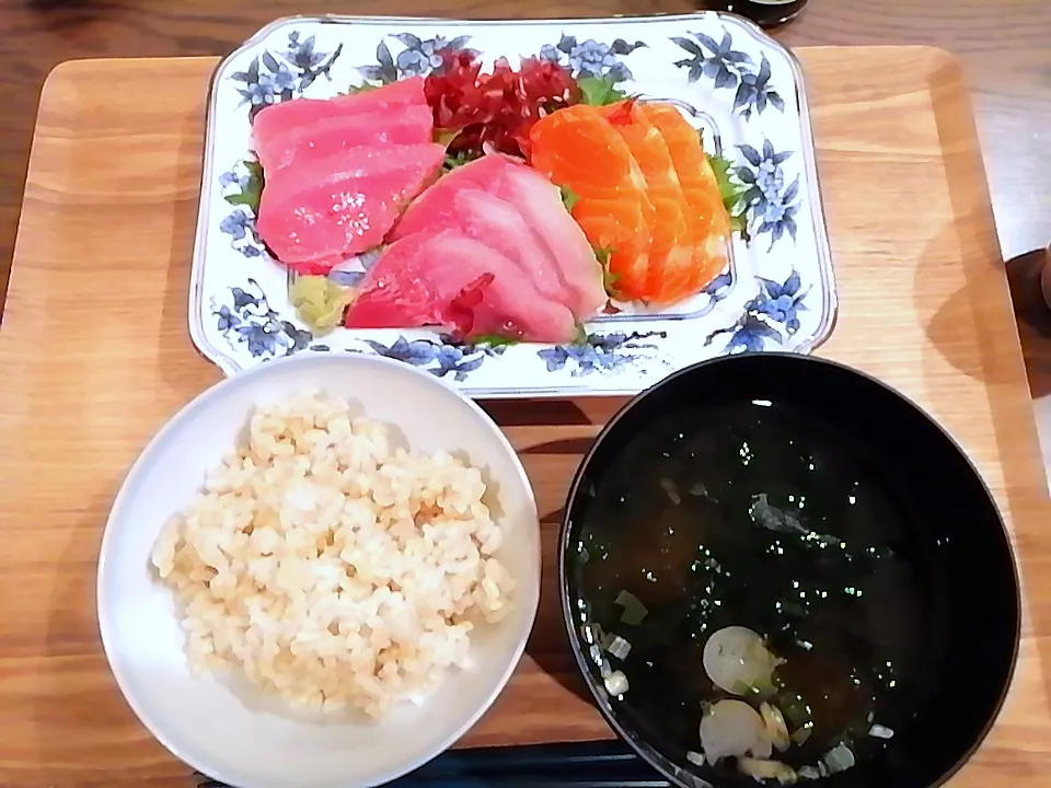 夜ご飯　お刺身、玄米ご飯、お吸物|Aikoさん