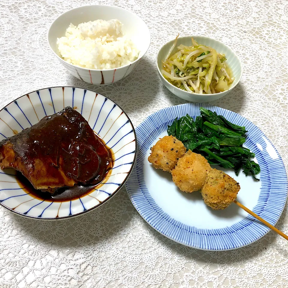 鯖の赤味噌煮、もやしと白菜の胡麻酢和え、海老団子、ほうれん草のおひたし|FKTMPさん