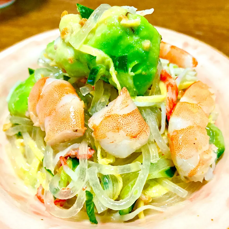 海老とアボカドの春雨サラダ🥗自家製ピーナッツマヨで。|まいりさん