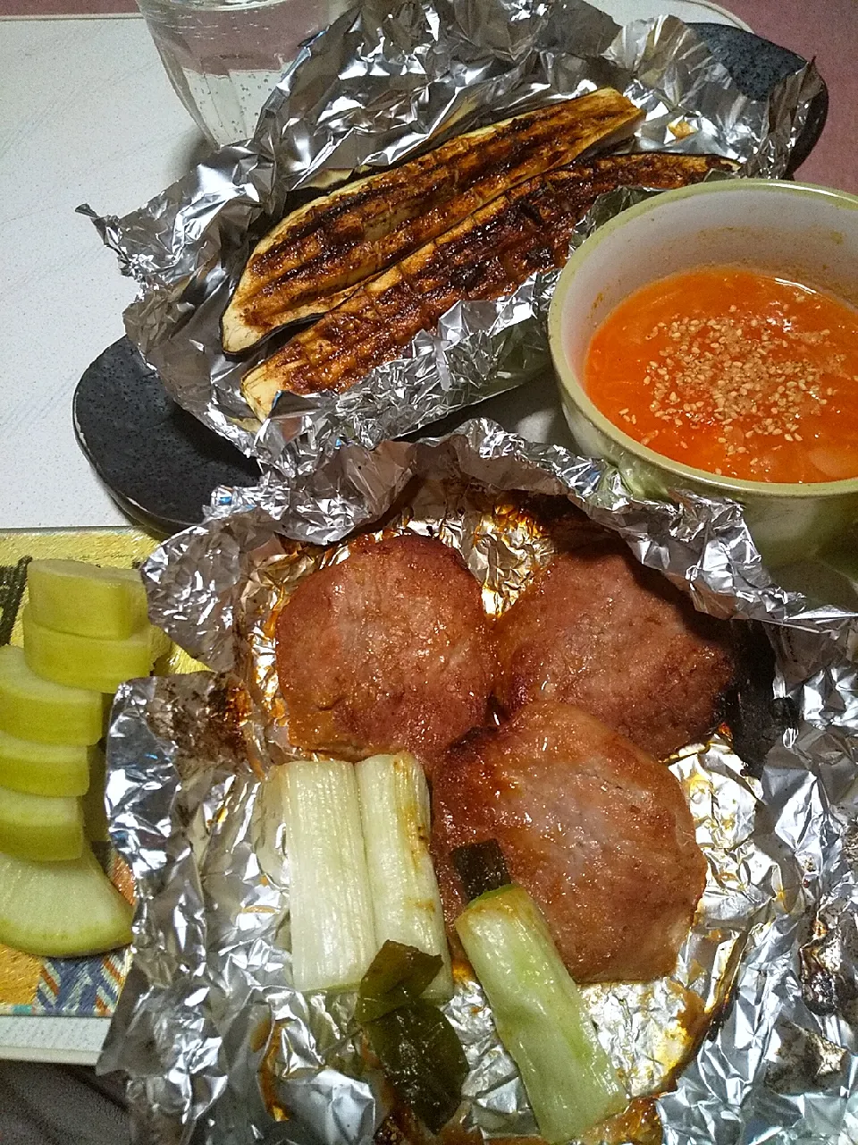 Snapdishの料理写真:今日の晩御飯
※ヒレ肉のチャーシュー風グリル焼き
※茄子のゆず味噌グリル焼き
※トマトと玉ねぎのレンジでスープ
※糠漬け大根
※焼酎ハイボール|れあMIXさん