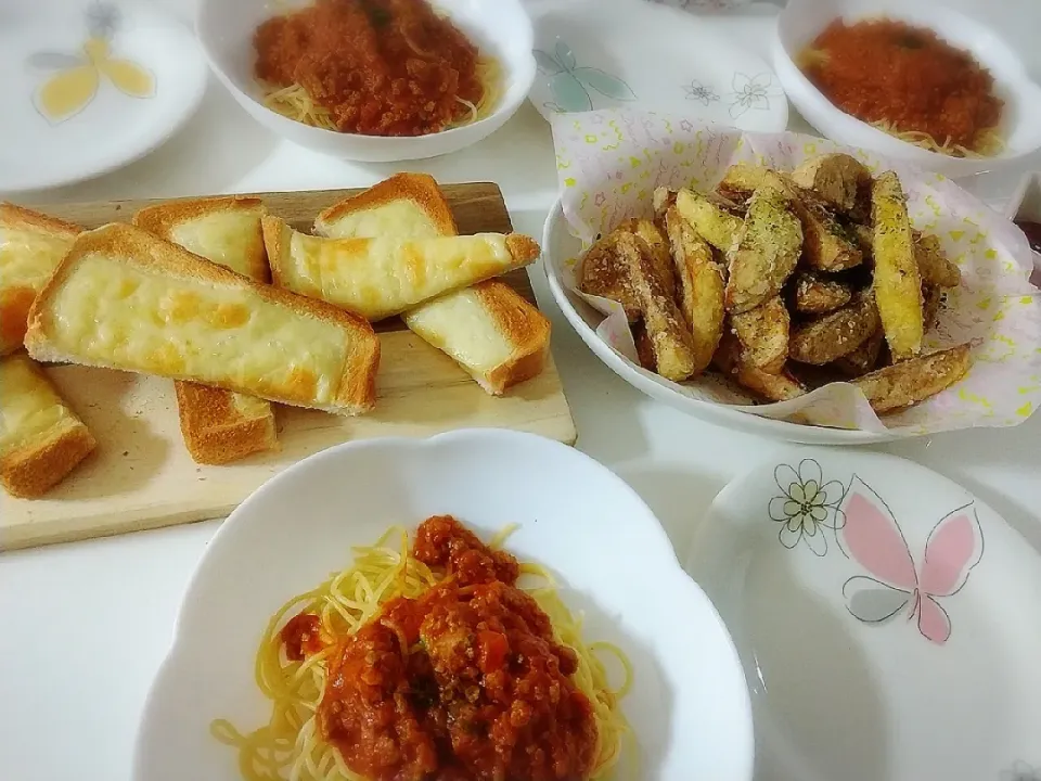 夕食(*^^*)
ミートソースパスタ
フライドポテト
チーズトースト|プリン☆さん