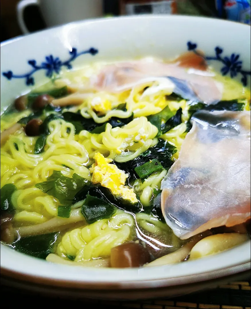 Snapdishの料理写真:朝〜ラー🐧🙂👍

わかめと生ハム塩ラーメン🤪🤪🤪|ペンギンさん