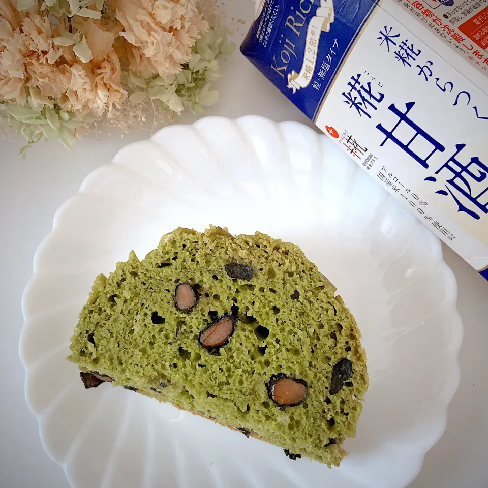 Snapdishの料理写真:抹茶と黒豆の麹甘酒蒸しパン|りさん