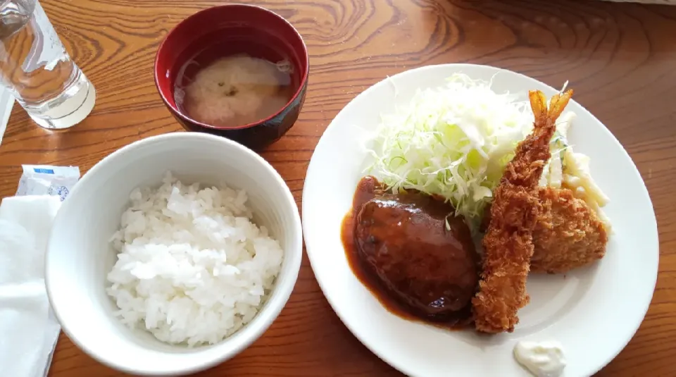 Snapdishの料理写真:平日ランチセット@洋食もち月|らすくさん