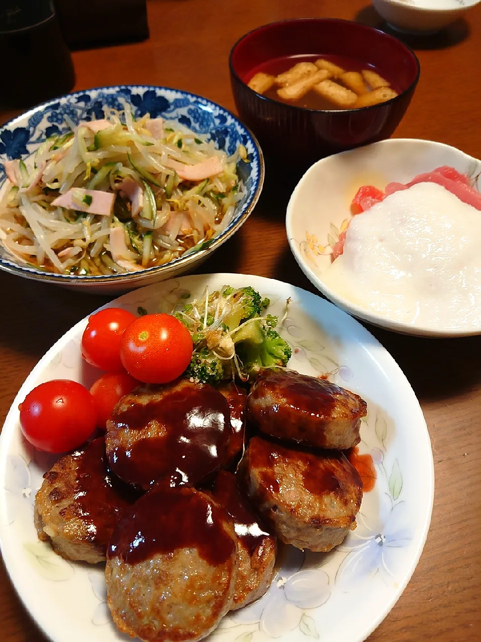 ハンバーグ
まぐろ山かけ
もやしサラダ|ぱやさん