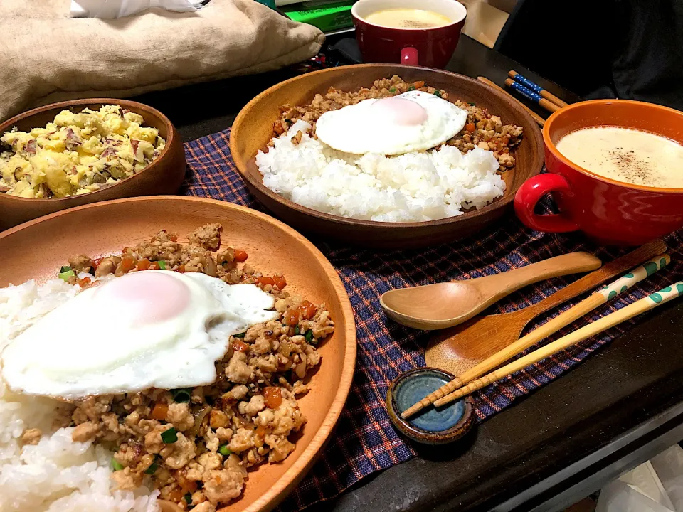 晩ごはん★豆腐の和風ガパオライス、さつまいもと塩昆布のポテトサラダ、コーンチャウダー|ハルさん