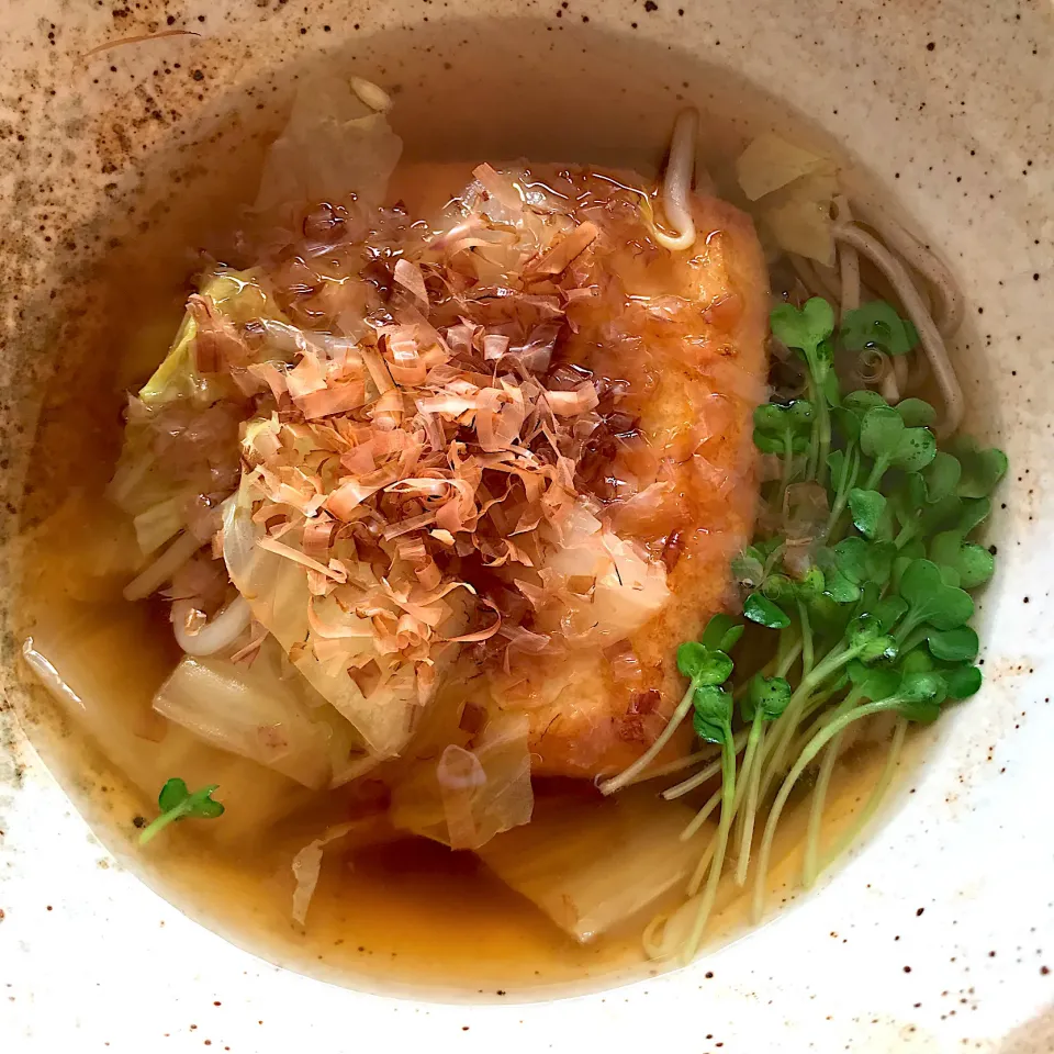 ぽたぽた小揚の油揚げがどん兵衛の様で美味いお蕎麦ランチです💕|てるみさん