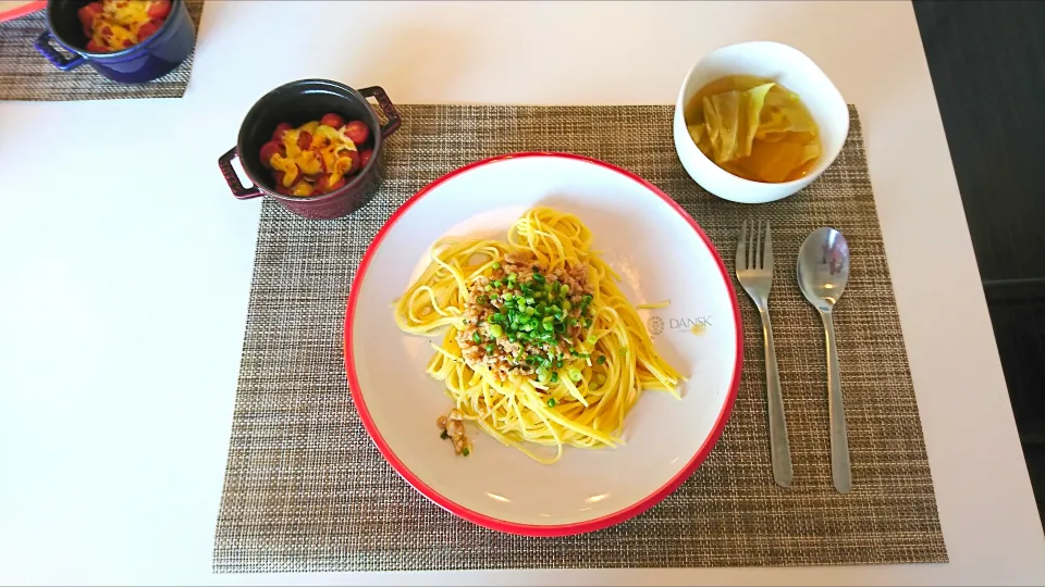 Snapdishの料理写真:今日の昼食 甘酒使用の和風肉味噌パスタ、ミニトマトのタルタルソース焼き、コンソメスープ|pinknari🐰🌈さん