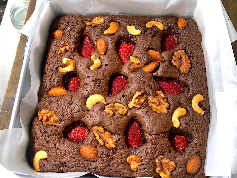 いちごとミックスナッツブラウニー|はがきょんさん