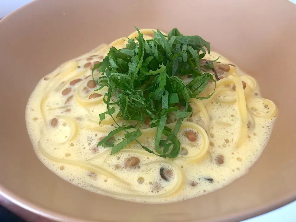 Snapdishの料理写真:納豆カルボナーラ風パスタ|サラ飯キャンパーさん