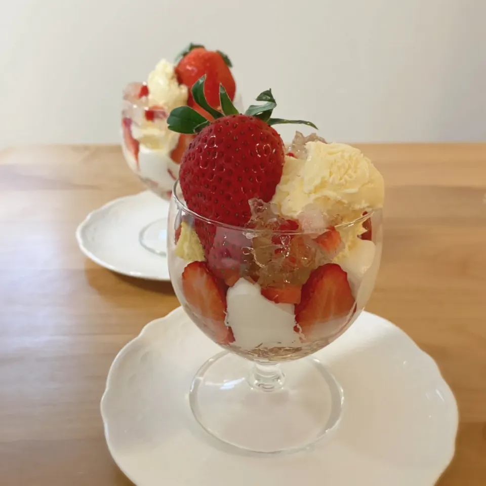 Snapdishの料理写真:苺パフェ🍓|non0619さん