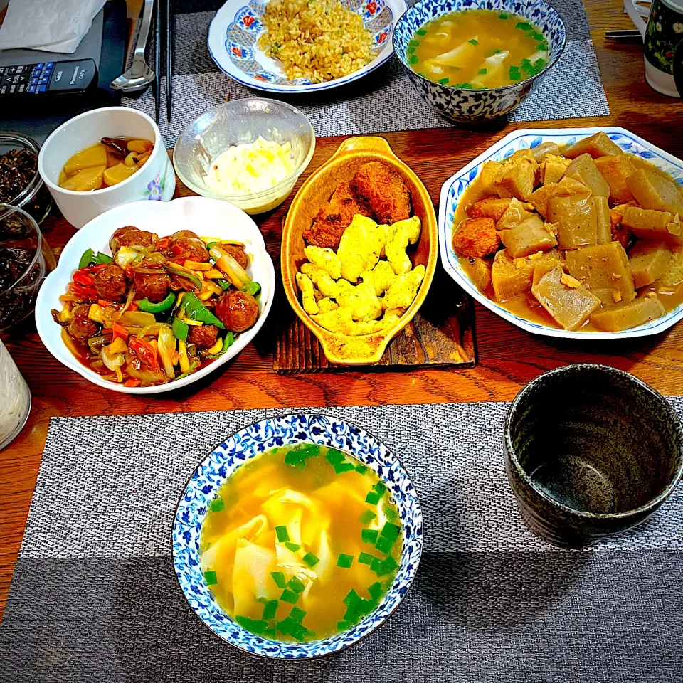 肉団子の甘酢餡、大根里芋蒟蒻味噌煮、イカフリッター、醤油味ワンタンスープ|yakinasuさん