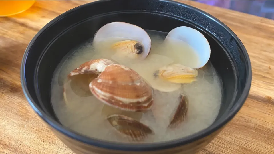 Snapdishの料理写真:あさりの味噌汁🐚/ miso soup of scallion|女神さん