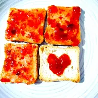 Snapdishの料理写真:Fette biscottate e marmellata di fragole😍😍😍😍😍😍😍😍fatte con amore dalla mia bambina|Emanuela Coricaさん