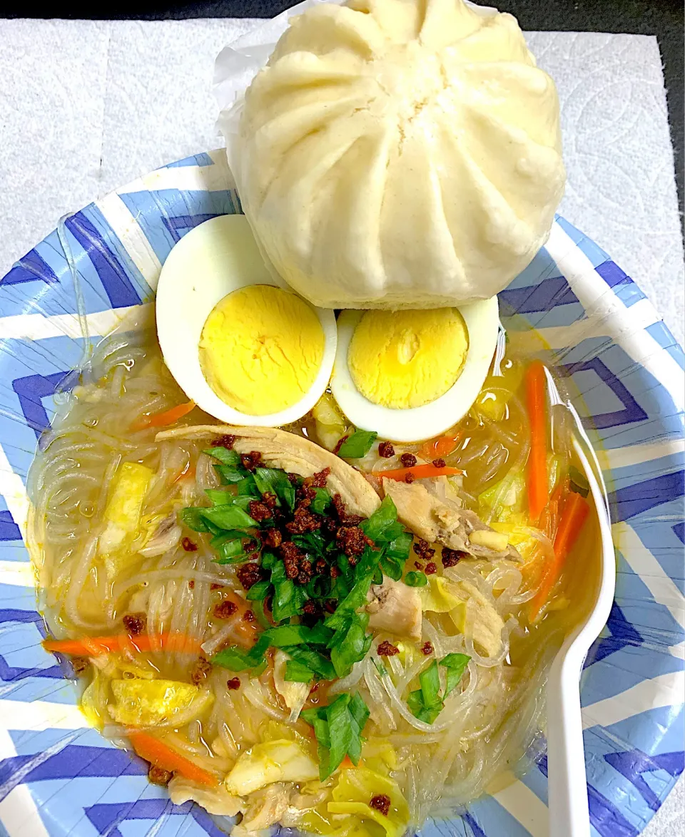 Chicken sotanghon soup and steamed pork bao|🌺IAnneさん