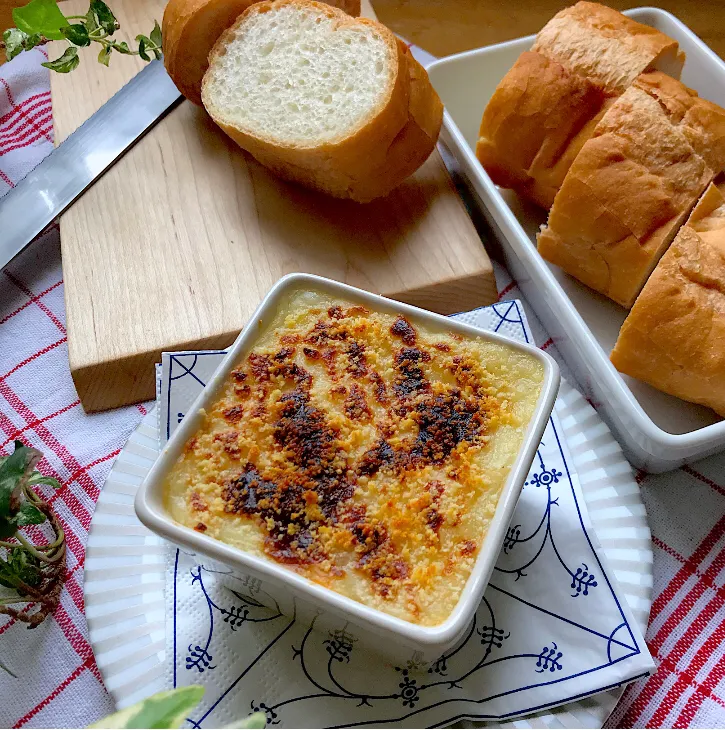 Snapdishの料理写真:🥔いつかのBBQ煮のチキン🍗と牛赤ワイン煮の付け合わせマッシュポテトで アシパルマンティエ🥔|Hollyさん