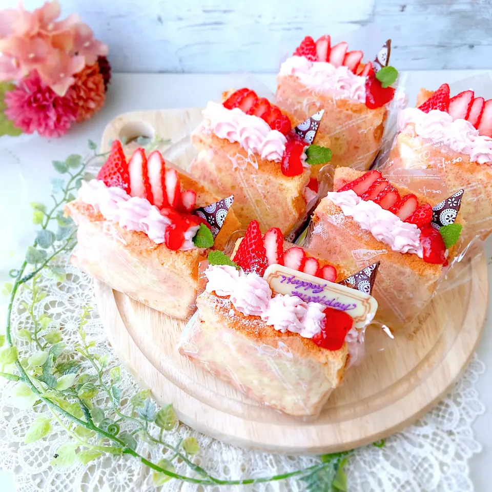 バースデー
苺ゼブラのシフォンサンド🍓|hari-co ＊ はりこさん