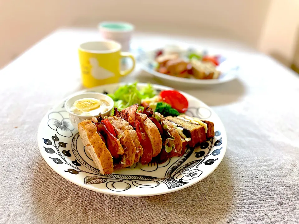 Snapdishの料理写真:BLTとチョコバナナサンドな朝ごパン|ゆかりさん