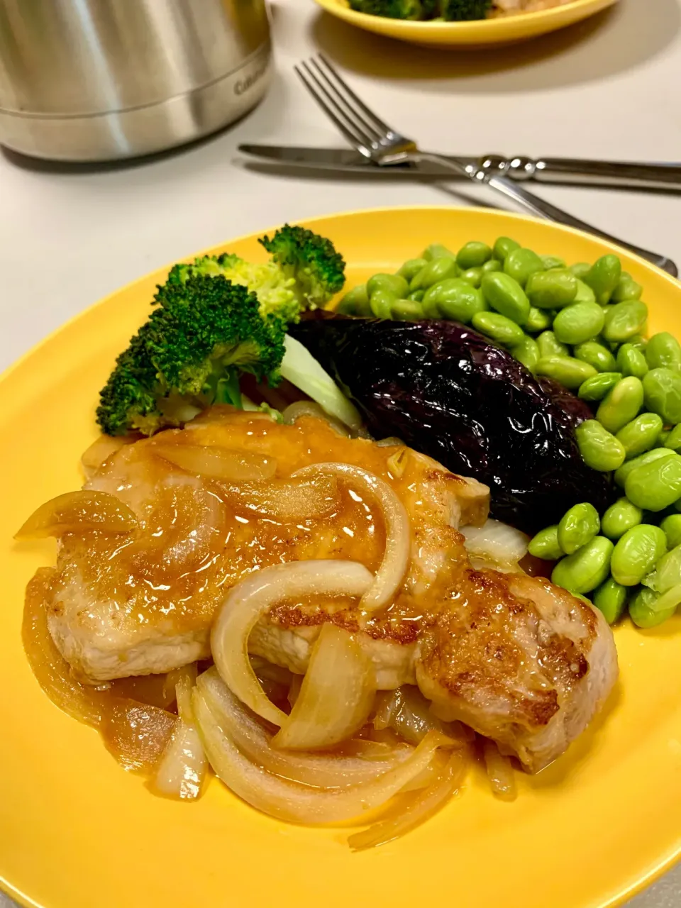 Honey Onion Boneless Pork Chops and Edamame|gonbenさん