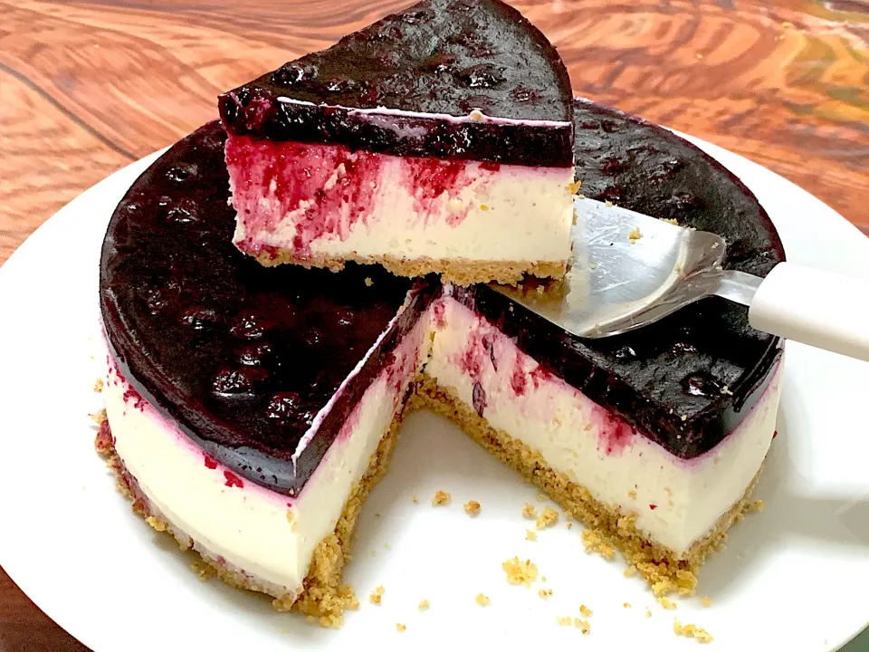 Rare cheesecake with blueberry sauce 😋😋|Nachaz Kitchenさん