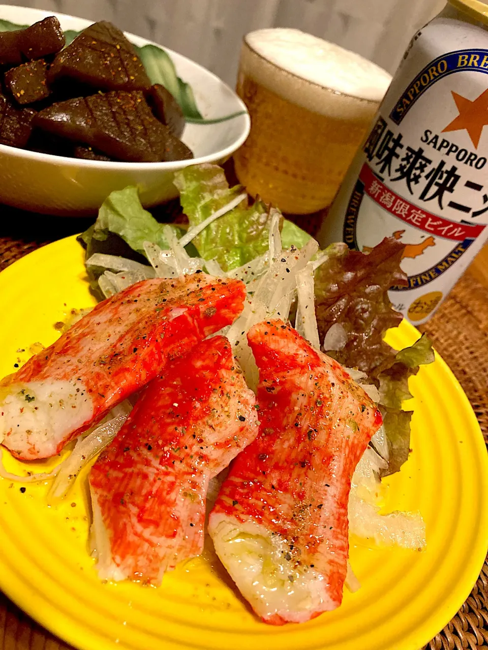 カニカマサラダと蒟蒻の炒め煮に、風味爽快ニシテ😋🍻💕✨|アイさん