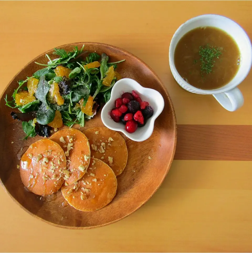 Snapdishの料理写真:朝食プレート(パンケーキ)|noooさん