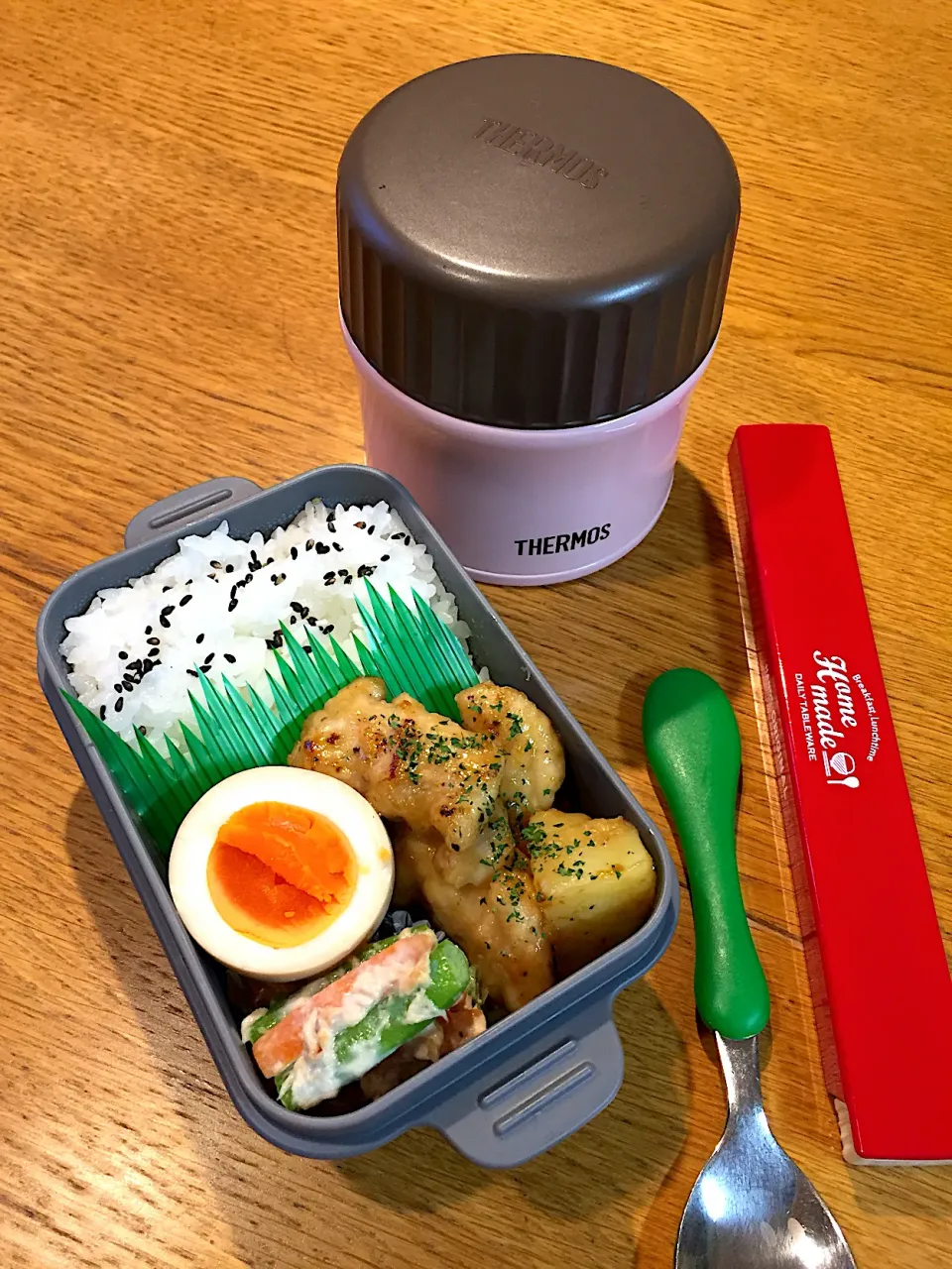 娘ちゃん弁当  鶏胸肉とじゃが芋のオイマヨ焼き|まつださんさん