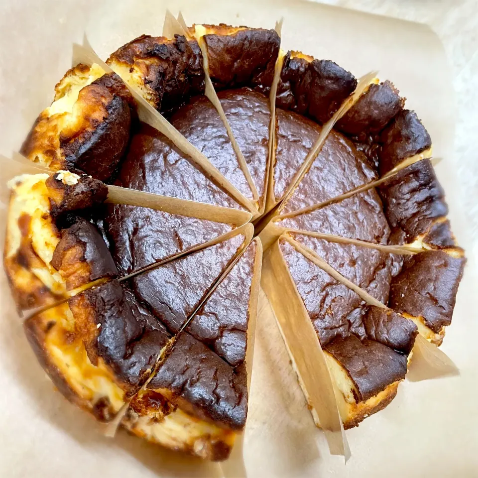 バスク風チーズケーキ焼きました🧀|美味飯さん