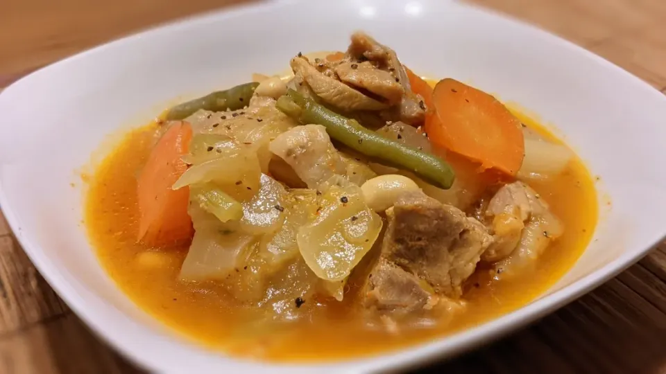 鶏肉と野菜のﾄﾏﾄ煮込み〜
の晩ごはん✨|kaz(*･ω･)さん