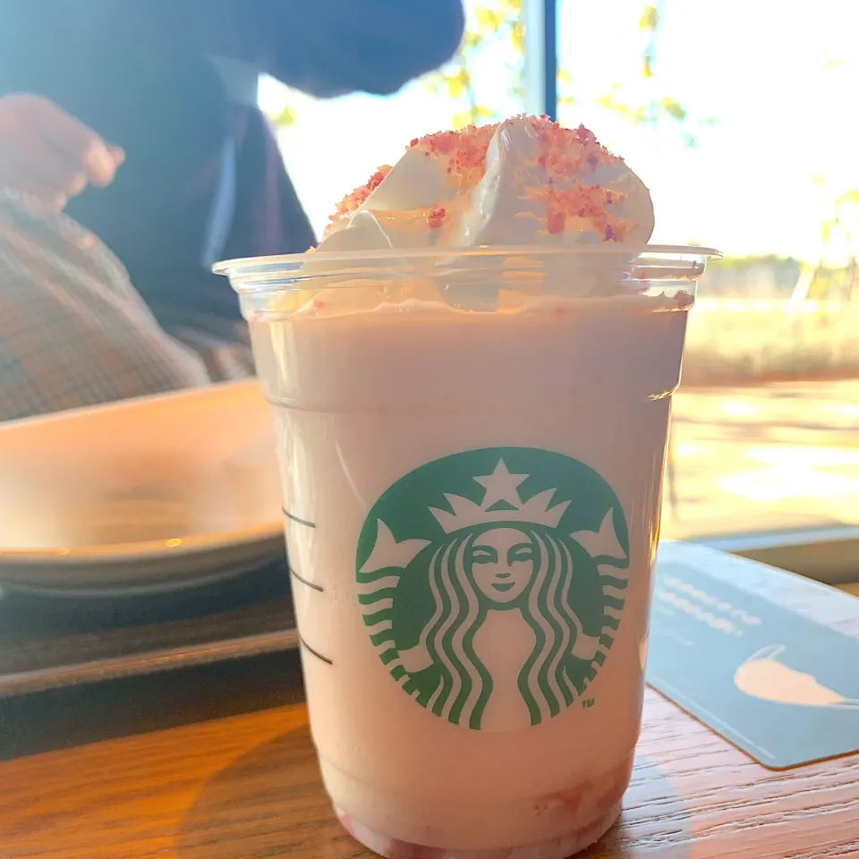 Snapdishの料理写真:サクラふわりベリーフラペチーノ(◍•ڡ•◍)❤|いつみさん