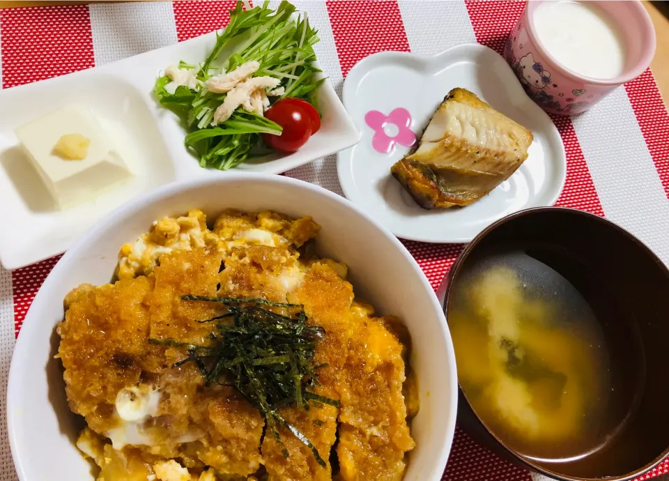 【元気がないから】カツ丼|飛鳥さん