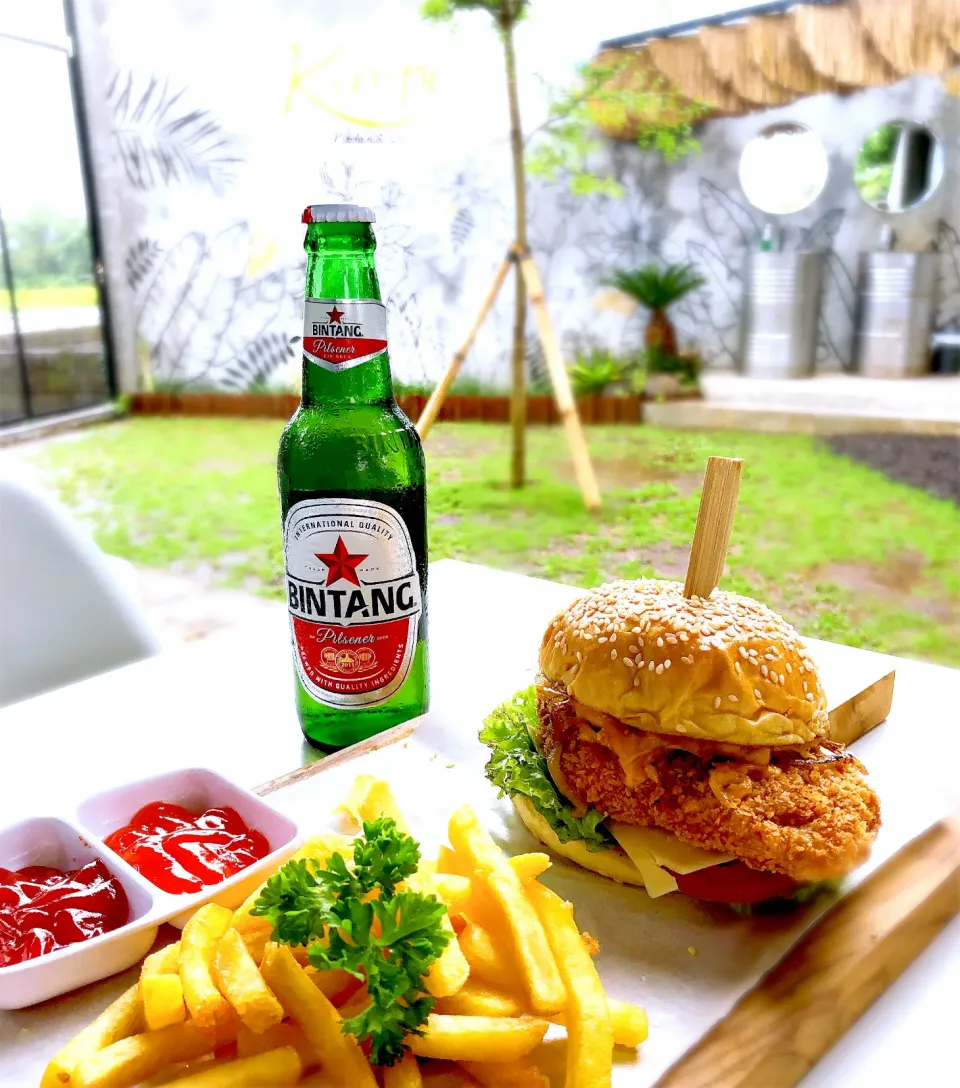 It’s perfect !! Burger, french fries and bintang is a good combination 📸🍻🌴|Kumpi Kitchen and Grillさん