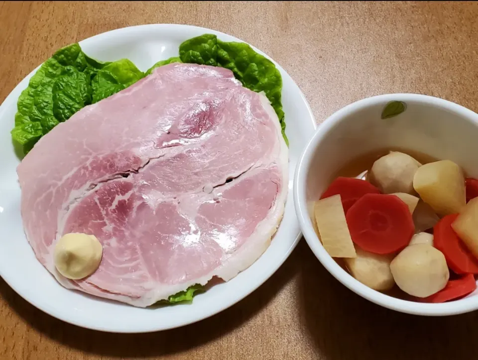 大きなハムとサンチュ
野菜の煮物|ナナさん