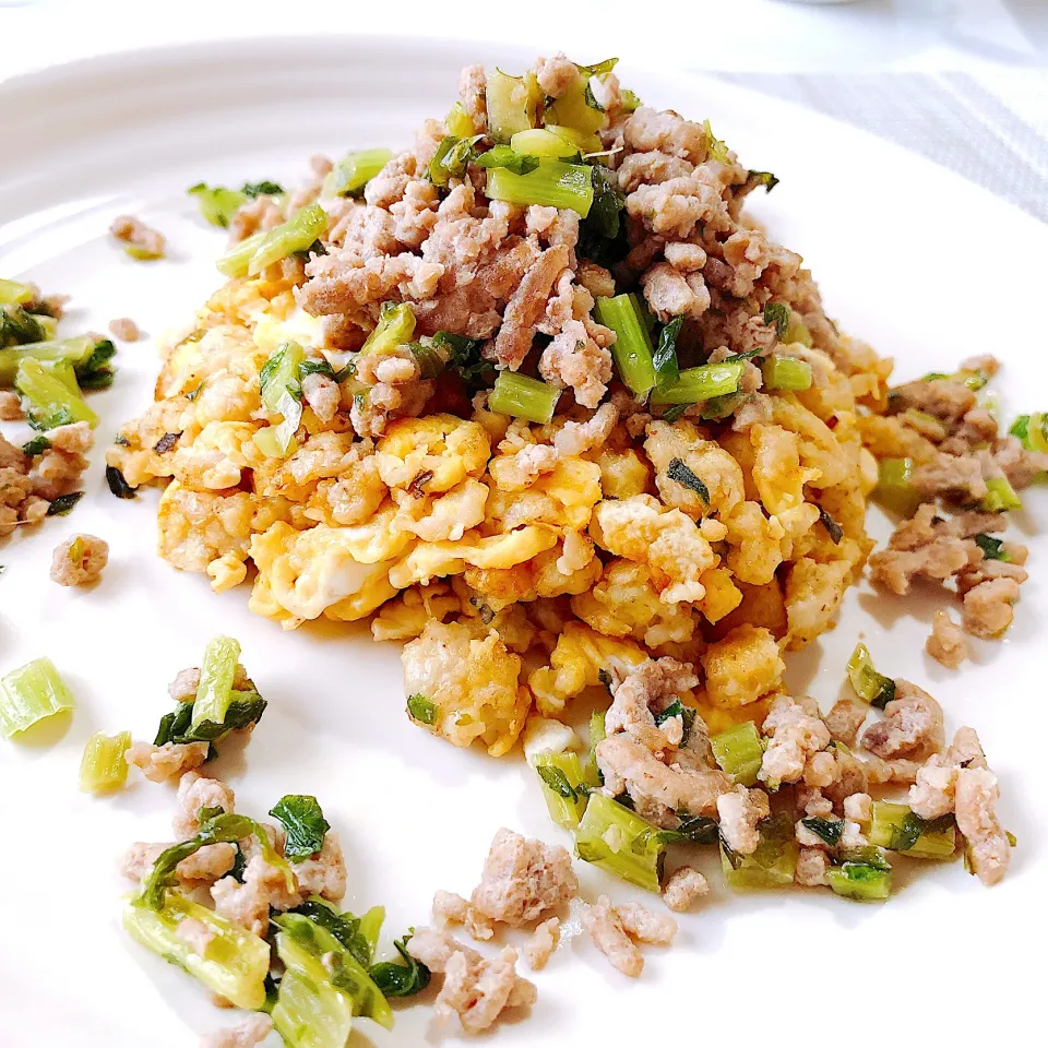 オートミールで肉そぼろ炒飯🌱|ひよこさん