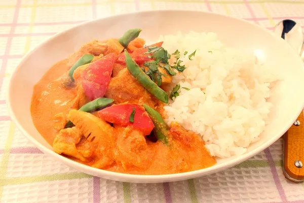 Snapdishの料理写真:春野菜のバターチキンカレー|ユウキ食品＆マコーミックさん