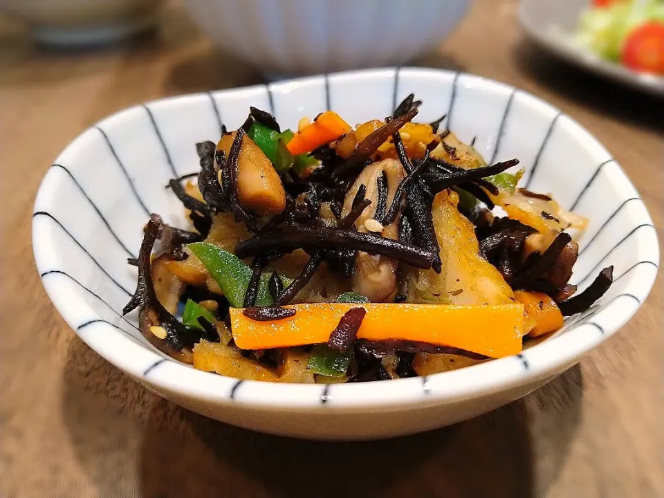 芽ひじきとさつま揚げの炒り煮|古尾谷りかこさん