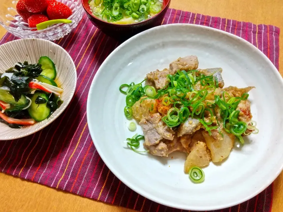 豚肉とちぎり蒟蒻の胡麻味噌炒め|真希さん